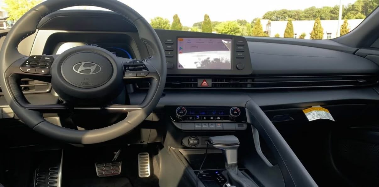Hyundai Elantra 2024